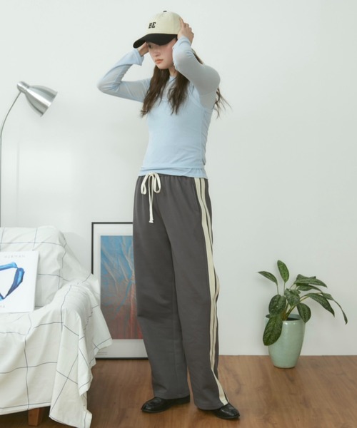 MERLOT(メルロー)の「【ウエストゴム】【動画あり】サイドライントラックパンツ(その他パンツ・レディース・ブラウン/チャコールグレー/ブルー・FREE)」の14枚目の写真