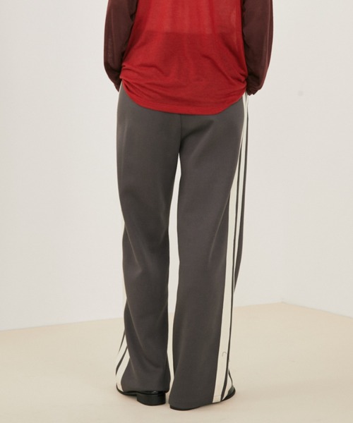MERLOT(メルロー)の「【ウエストゴム】【動画あり】サイドライントラックパンツ(その他パンツ・レディース・ブラウン/チャコールグレー/ブルー・FREE)」の20枚目の写真