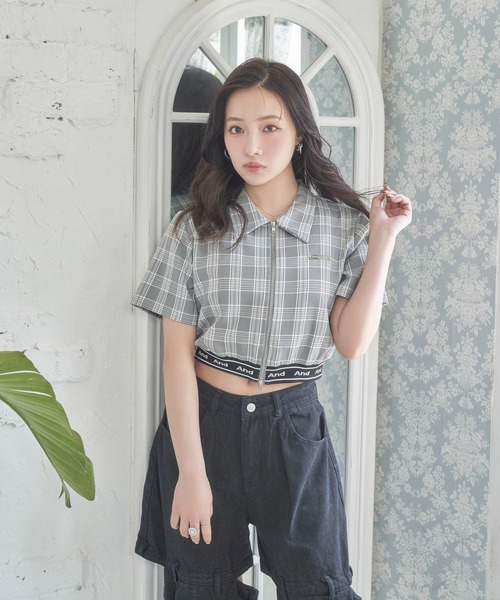 ANDGEEBEE(アンジービー)の「ダブルジップクロップドシャツ(シャツ/ブラウス・レディース・グレー/ブラック・FREE)」の1枚目の写真