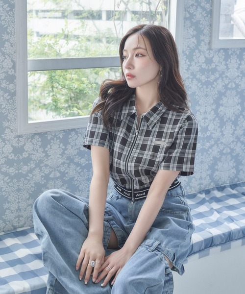 ANDGEEBEE(アンジービー)の「ダブルジップクロップドシャツ(シャツ/ブラウス・レディース・グレー/ブラック・FREE)」の4枚目の写真