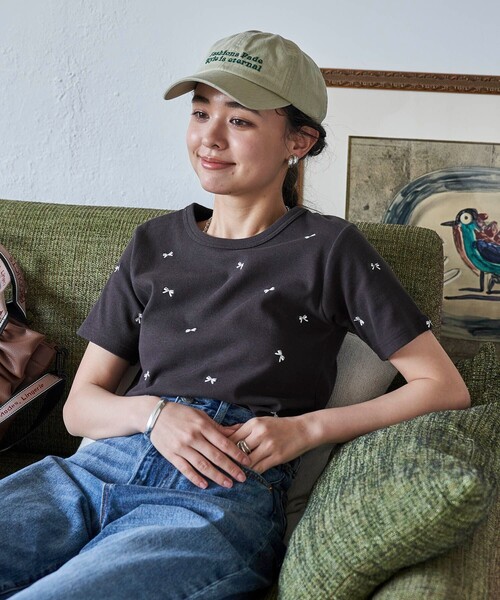 FREAK'S STORE（フリークスストア）の「ミニリボン刺繍 Tシャツ（Tシャツ/カットソー・レディース・ブラック/ライトグレー/オフホワイト・ﾌﾘ-）」の2枚目の写真