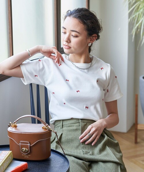 FREAK'S STORE（フリークスストア）の「ミニリボン刺繍 Tシャツ（Tシャツ/カットソー・レディース・ブラック/ライトグレー/オフホワイト・ﾌﾘ-）」の7枚目の写真