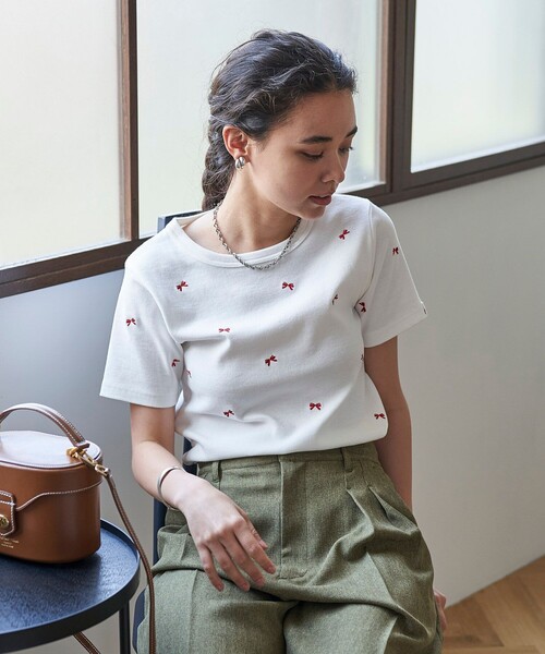 FREAK'S STORE（フリークスストア）の「ミニリボン刺繍 Tシャツ（Tシャツ/カットソー・レディース・ブラック/ライトグレー/オフホワイト・ﾌﾘ-）」の8枚目の写真