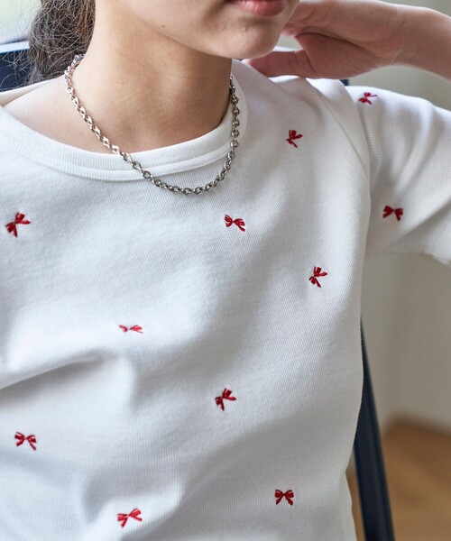 FREAK'S STORE（フリークスストア）の「ミニリボン刺繍 Tシャツ（T