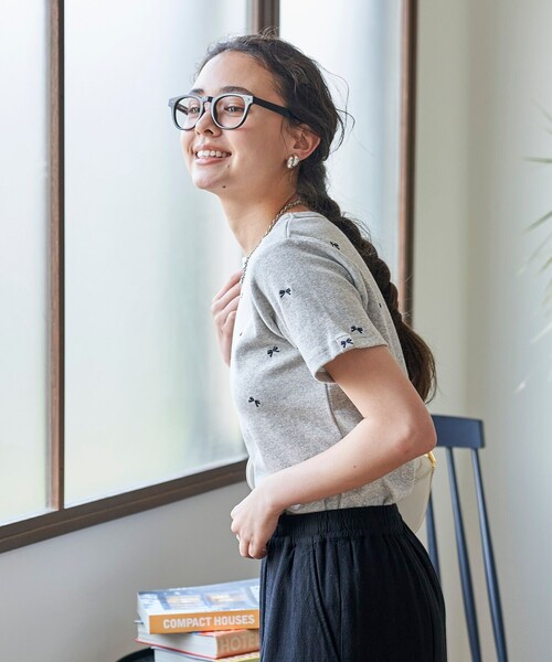 FREAK'S STORE（フリークスストア）の「ミニリボン刺繍 Tシャツ（Tシャツ/カットソー・レディース・ブラック/ライトグレー/オフホワイト・ﾌﾘ-）」の13枚目の写真