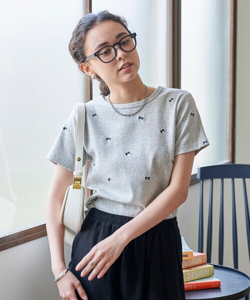 FREAK'S STORE（フリークスストア）の「ミニリボン刺繍 Tシャツ（Tシャツ/カットソー・レディース・ブラック/ライトグレー/オフホワイト・ﾌﾘ-）」の14枚目の写真