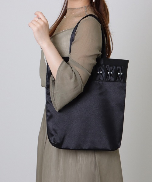 Lace Ladies(レースレディース)の「パール リボン スクエア スナップ付き トートバッグ(クラッチバッグ・レディース・アイボリー/ブラック・FREE)」の5枚目の写真