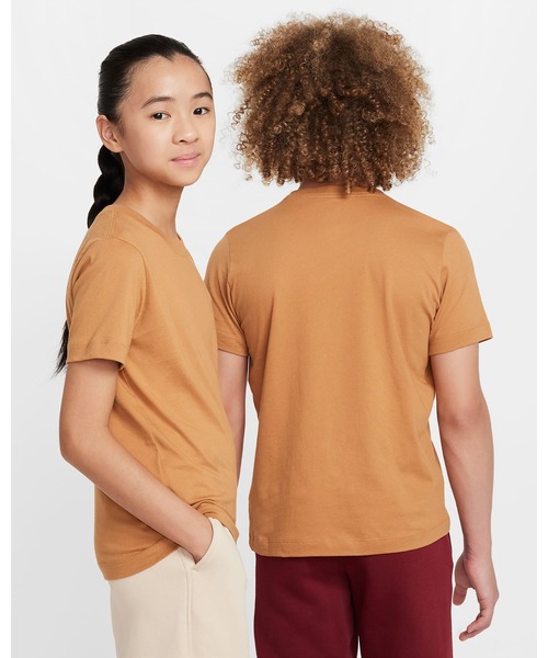 NIKE（ナイキ）の「《NIKEアパレル》YTHNSWEMBフューチュラLBRS/STシャツ（Tシャツ/カットソー・キッズ・ホワイト/ライトブラウン/ブルー系その他・130/140/150/160/170）」の6枚目の写真