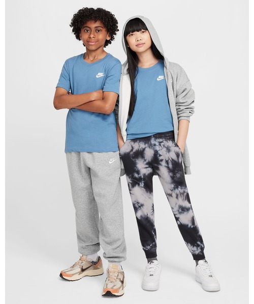 NIKE（ナイキ）の「《NIKEアパレル》YTHNSWEMBフューチュラLBRS/STシャツ（Tシャツ/カットソー・キッズ・ホワイト/ライトブラウン/ブルー系その他・130/140/150/160/170）」の18枚目の写真