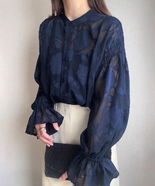 H.TOKYO(エイチトウキョウ)の「2WAY フラワージャガードシアーシャツ(シャツ/ブラウス・レディース・ネイビー/ホワイト/ライトグリーン/ブラック・SMALL/MEDIUM/LARGE/X-LARGE)」の6枚目の写真