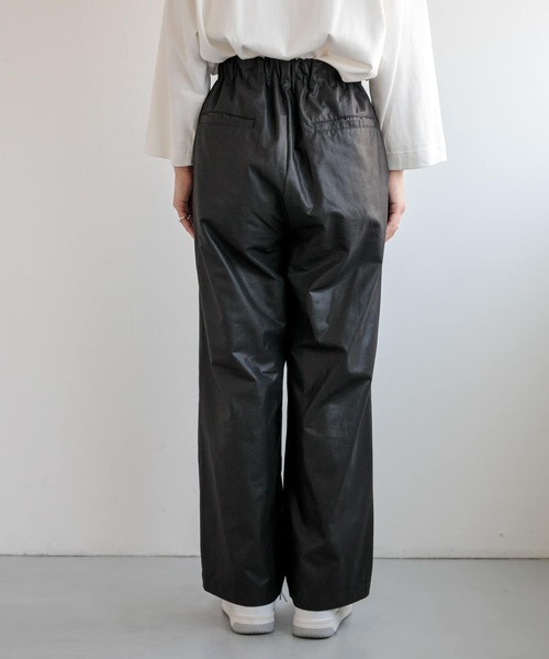 FORK&SPOON（フォークアンドスプーン）の「FORK&SPOON　レザーライクパンツ（その他パンツ・レディース・ブラウン/ブラック・1/2）」の11枚目の写真