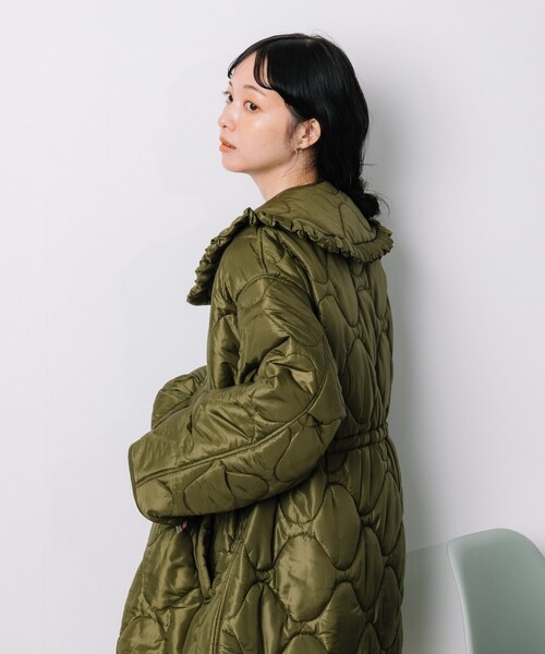 FREAK'S STORE（フリークスストア）の「フリル丸襟付き ギャザーキルトコート（その他アウター・レディース・オフホワイト/ブラック/オリーブ・ﾌﾘ-）」の16枚目の写真