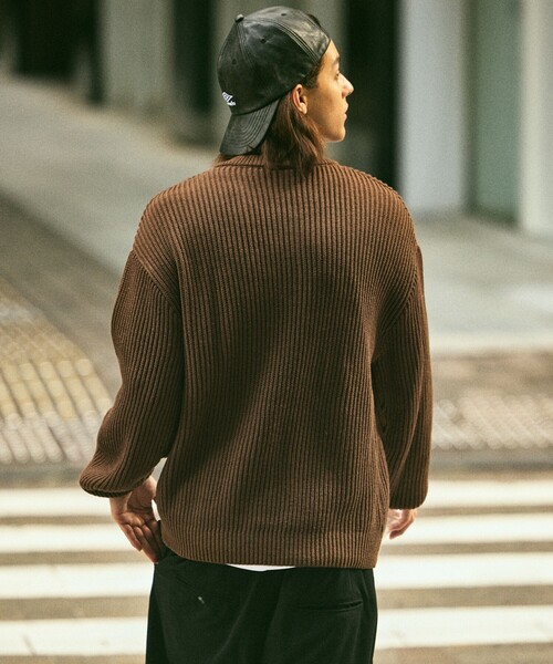 FREAK'S STORE(フリークスストア)の「限定展開 リラックスフィット 畦編み ヘンリーネック ニット(ニット/セーター・メンズ・ブラック/チャコールグレー/ブラウン/ネイビー・LARGE/MEDIUM/SMALL)」の13枚目の写真