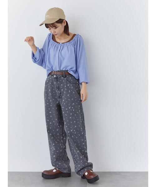 ehka sopo（エヘカソポ）の「花柄抜染デニムパンツ（その他パンツ・レディース・サックスブルー/ブルー/グレー・F）」の8枚目の写真