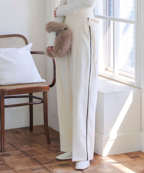 KOBE LETTUCE(コウベレタス)の「サイドラインカーブパンツ(その他パンツ・レディース・モカ/ブラック/アイボリー系・M)」の3枚目の写真