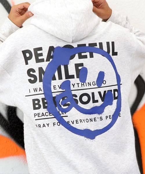 SMILEY FACE(スマイリーフェイス)の「【GROOVY STORE】SMILEY FACE 裏起毛ビッグサイズスプルオーバーパーカー(パーカー・メンズ・ホワイト×グレー/ブラック/スミクロ・L/M)」の1枚目の写真