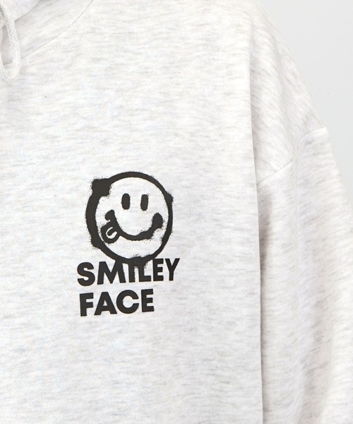 SMILEY FACE(スマイリーフェイス)の「【GROOVY STORE】SMILEY FACE 裏起毛ビッグサイズスプルオーバーパーカー(パーカー・メンズ・ホワイト×グレー/ブラック/スミクロ・L/M)」の10枚目の写真