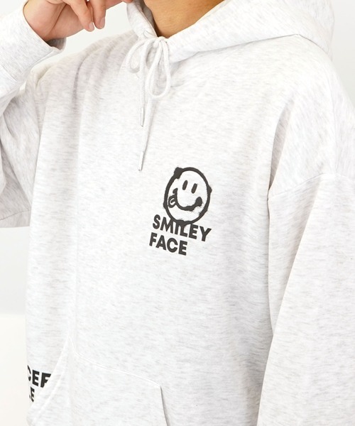 SMILEY FACE(スマイリーフェイス)の「【GROOVY STORE】SMILEY FACE 裏起毛ビッグサイズスプルオーバーパーカー(パーカー・メンズ・ホワイト×グレー/ブラック/スミクロ・L/M)」の14枚目の写真