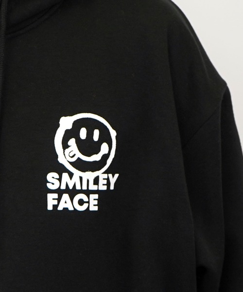 SMILEY FACE(スマイリーフェイス)の「【GROOVY STORE】SMILEY FACE 裏起毛ビッグサイズスプルオーバーパーカー(パーカー・メンズ・ホワイト×グレー/ブラック/スミクロ・L/M)」の15枚目の写真