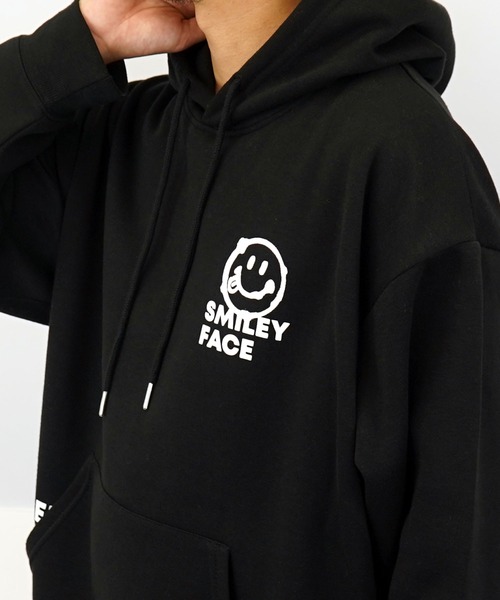 SMILEY FACE(スマイリーフェイス)の「【GROOVY STORE】SMILEY FACE 裏起毛ビッグサイズスプルオーバーパーカー(パーカー・メンズ・ホワイト×グレー/ブラック/スミクロ・L/M)」の16枚目の写真