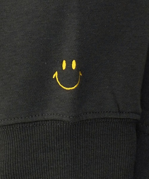 SMILEY FACE(スマイリーフェイス)の「【GROOVY STORE】SMILEY FACE 裏起毛ビッグサイズスプルオーバーパーカー(パーカー・メンズ・ホワイト×グレー/ブラック/スミクロ・L/M)」の22枚目の写真