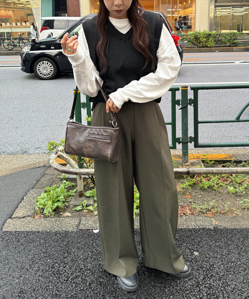 DISCOAT（ディスコート）の「オイル調2WAYポケットショルダーバッグ（ショルダーバッグ・レディース・キャメル/ボルドー/ダークブラウン/ブラック・FREE）」の8枚目の写真