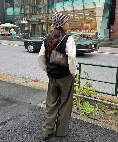 DISCOAT（ディスコート）の「オイル調2WAYポケットショルダーバッグ（ショルダーバッグ・レディース・キャメル/ボルドー/ダークブラウン/ブラック・FREE）」の10枚目の写真