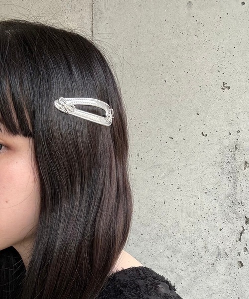 Vロゴ シグネチャー メタル ヘアクリップ for ウィメンズ インチ
