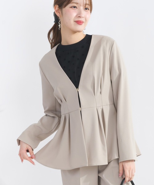 PICCIN（ピッチン）の「【WEB限定】ストレッチツイルノーカラーペプラムジャケット（テーラードジャケット・レディース・ブラック/ベージュ・L/M）」の2枚目の写真