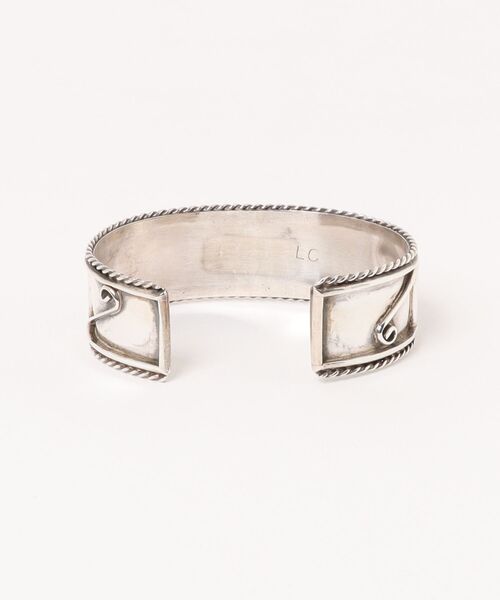Indian Jewelry（インディアンジュエリー）の「THEATER シアター オルテガネイティブデザインシルバーバングル Made in USA（バングル/リストバンド・メンズ・シルバー・FREE）」の7枚目の写真