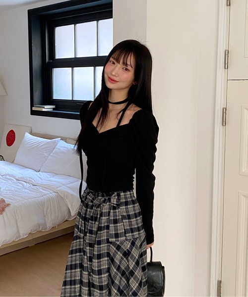 by muni:r(バイ ムニール)の「ラブリーパフシャーリングトップス+マフラーSET(Tシャツ/カットソー・レディース・チャコール/ホワイト/ブラック・FREE)」の4枚目の写真