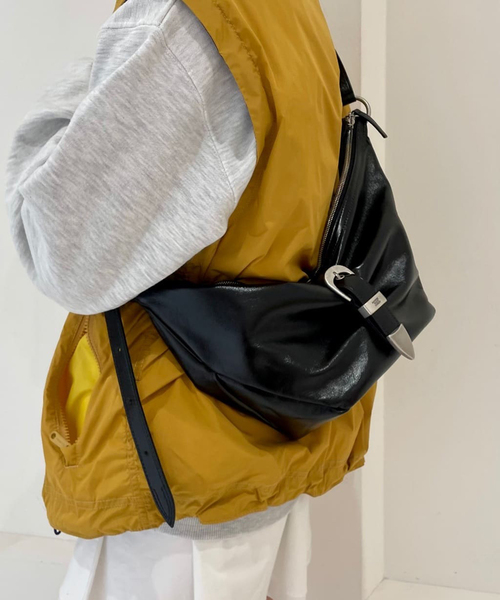 【関税込み】MARGESHERWOOD ショルダーバッグ Marge Sherwood Leather Shoulder Bag | Brown | FARFETCH JO