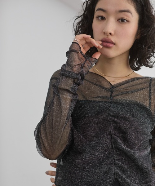 ANGIE(アンジー)の「シャーリング ラメ シアー トップス(Tシャツ/カットソー・レディース・ブラック/ライトベージュ/ライトピンク/ホワイト・FREE)」の2枚目の写真