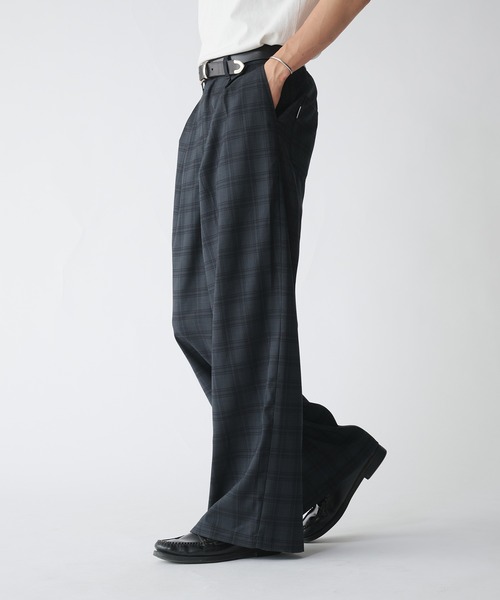Adoon plain（アドーンプレーン）の「ASSORTED 2 TUCK WIDE SLACKS