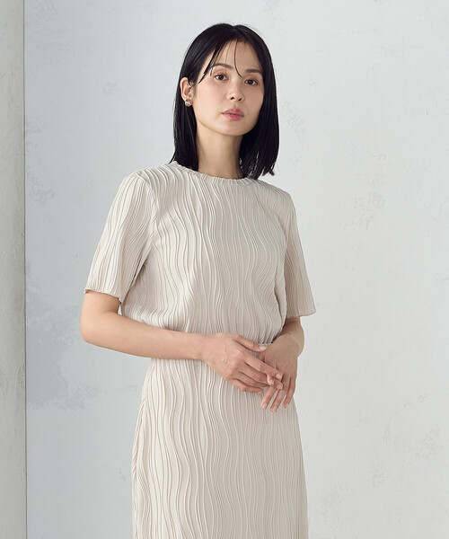 COMME CA ISM（コムサイズム）の「クルーネック　ストレッチプリーツカットソー / セットアップ対応（Tシャツ/カットソー・レディース・ブルー/アイボリー/ブラック・MEDIUM/LARGE）」の2枚目の写真