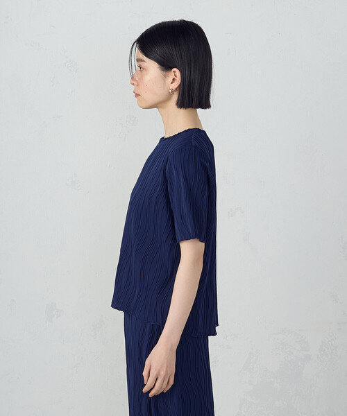 COMME CA ISM（コムサイズム）の「クルーネック　ストレッチプリーツカットソー / セットアップ対応（Tシャツ/カットソー・レディース・ブルー/アイボリー/ブラック・MEDIUM/LARGE）」の15枚目の写真