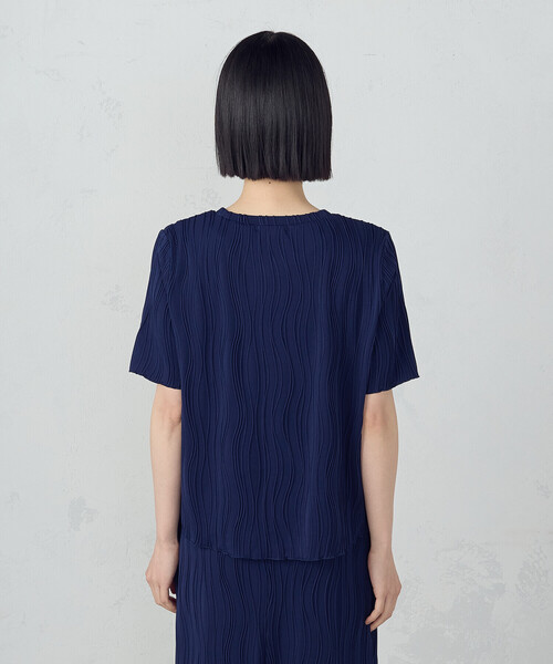 COMME CA ISM（コムサイズム）の「クルーネック　ストレッチプリーツカットソー / セットアップ対応（Tシャツ/カットソー・レディース・ブルー/アイボリー/ブラック・MEDIUM/LARGE）」の16枚目の写真