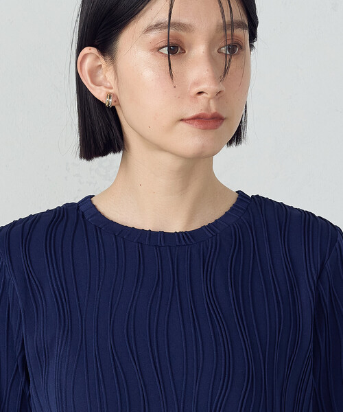 COMME CA ISM（コムサイズム）の「クルーネック　ストレッチプリーツカットソー / セットアップ対応（Tシャツ/カットソー・レディース・ブルー/アイボリー/ブラック・MEDIUM/LARGE）」の17枚目の写真