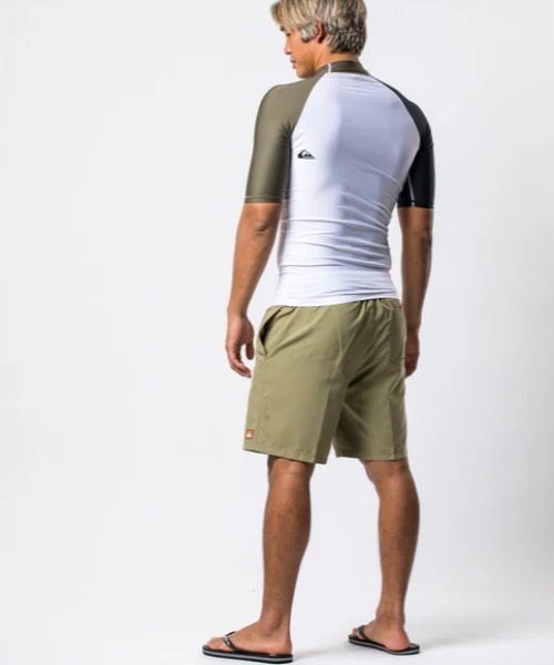 Quiksilver(クイックシルバー)の「EVERYDAY SOLID VOLLE/クイックシルバー水陸両用ウエストゴムサーフトランクス・ボードーショーツ・バギーショーツ(水着)(水着・メンズ・ブラック/イエロー/ブルー/カーキ/オレンジ・LARGE/MEDIUM/X-LARGE/SMALL)」の19枚目の写真