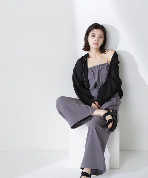 NATURAL BEAUTY BASIC(ナチュラルビューティーベーシック)の「◇ダブルポケットギャザーオールインワン(つなぎ/オールインワン・レディース・カーキ/チャコールグレー・MEDIUM/P/S)」の7枚目の写真