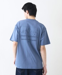 ragged mountain（ラギットマウンテン）の「【RAGGED MOUNTAIN：ラギットマウンテン】エンボス加工 ロゴTシャツ 半袖 オーバーサイズ（Tシャツ/カットソー）」
