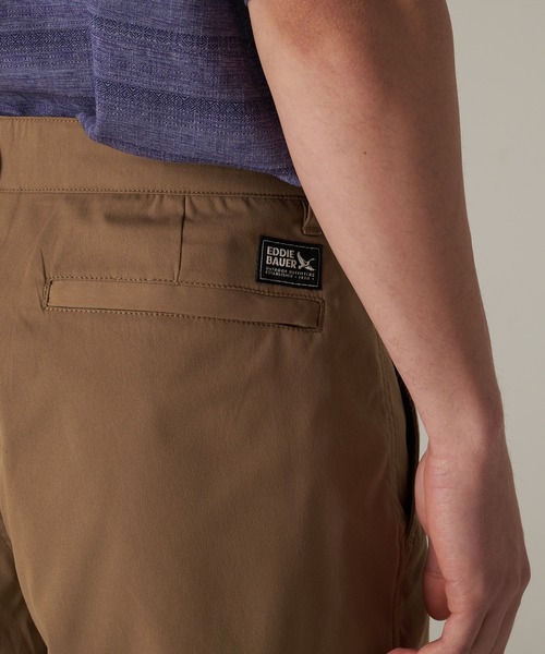 Eddie Bauer（エディーバウアー）の「ホライゾン ガイド チノパンツ クラシックフィット（チノパンツ・メンズ・ブラック/ライトベージュ/サファリグリーン・L/M/XXL/XL）」の17枚目の写真