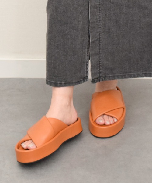 inter-chaussures（インターショシュール）の「【JVAM】パフィークロスベルト厚底サンダル(E52125)（サンダル・レディース・キャメル/ブラック/アイボリー・36/37/38/39）」の3枚目の写真