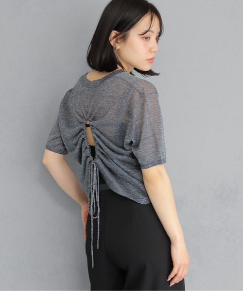 cheriella（シェリエラ）の「【cheriella】バックシャーリングラメニット BACK SHIRRING LAME KNIT（Tシャツ/カットソー・レディース・グレイッシュベージュ/ブラック/レッド/チャコール・M）」の3枚目の写真