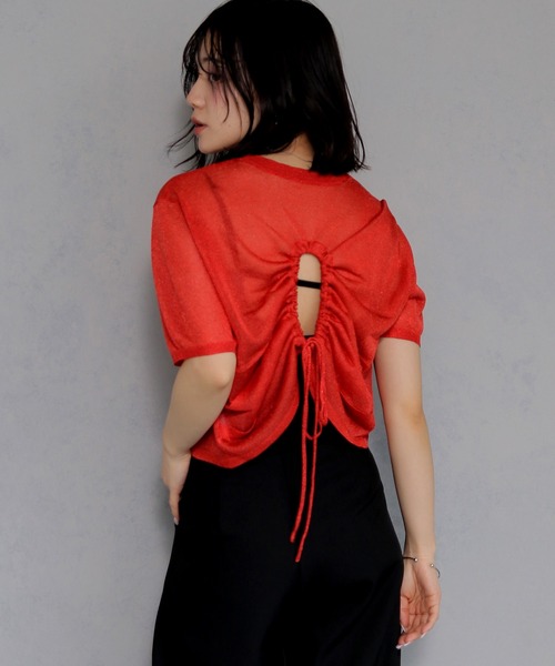 cheriella（シェリエラ）の「【cheriella】バックシャーリングラメニット BACK SHIRRING LAME KNIT（Tシャツ/カットソー・レディース・グレイッシュベージュ/ブラック/レッド/チャコール・M）」の12枚目の写真