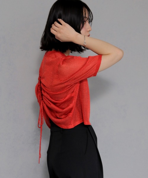 cheriella（シェリエラ）の「【cheriella】バックシャーリングラメニット BACK SHIRRING LAME KNIT（Tシャツ/カットソー・レディース・グレイッシュベージュ/ブラック/レッド/チャコール・M）」の9枚目の写真