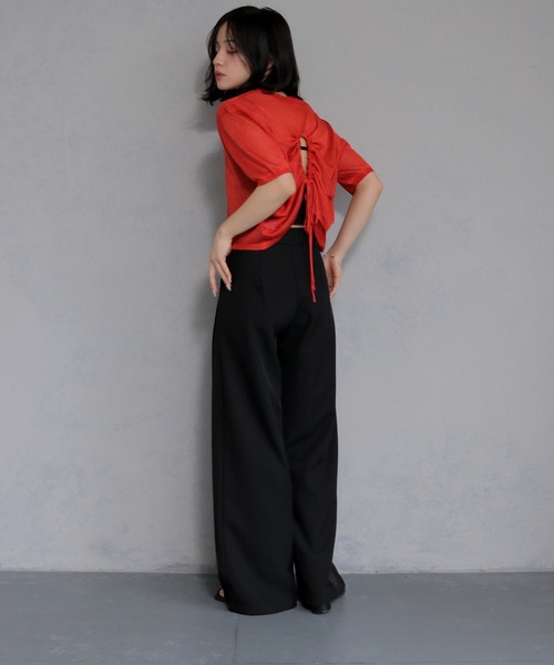 cheriella（シェリエラ）の「【cheriella】バックシャーリングラメニット BACK SHIRRING LAME KNIT（Tシャツ/カットソー・レディース・グレイッシュベージュ/ブラック/レッド/チャコール・M）」の6枚目の写真