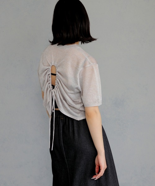 cheriella（シェリエラ）の「【cheriella】バックシャーリングラメニット BACK SHIRRING LAME KNIT（Tシャツ/カットソー・レディース・グレイッシュベージュ/ブラック/レッド/チャコール・M）」の18枚目の写真