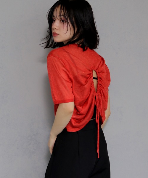 cheriella（シェリエラ）の「【cheriella】バックシャーリングラメニット BACK SHIRRING LAME KNIT（Tシャツ/カットソー・レディース・グレイッシュベージュ/ブラック/レッド/チャコール・M）」の11枚目の写真
