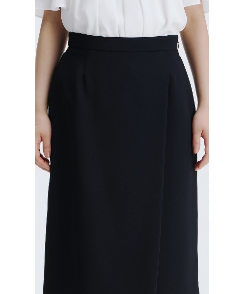 AOYAMA（アオヤマ）の「【着る日傘・接触冷感・吸汗速乾】自宅で洗える！ラップ風タイトスカート/ネイビー/無地｜通勤＆オフィス＆入卒＆セレモニー＆オケージョン｜ストレッチ・防シワ・セットアップ着用可・大きいサイズあり｜（スーツスカート・レディース・ネイビー・5号/7号/9号/11号/13号/17号）」の8枚目の写真